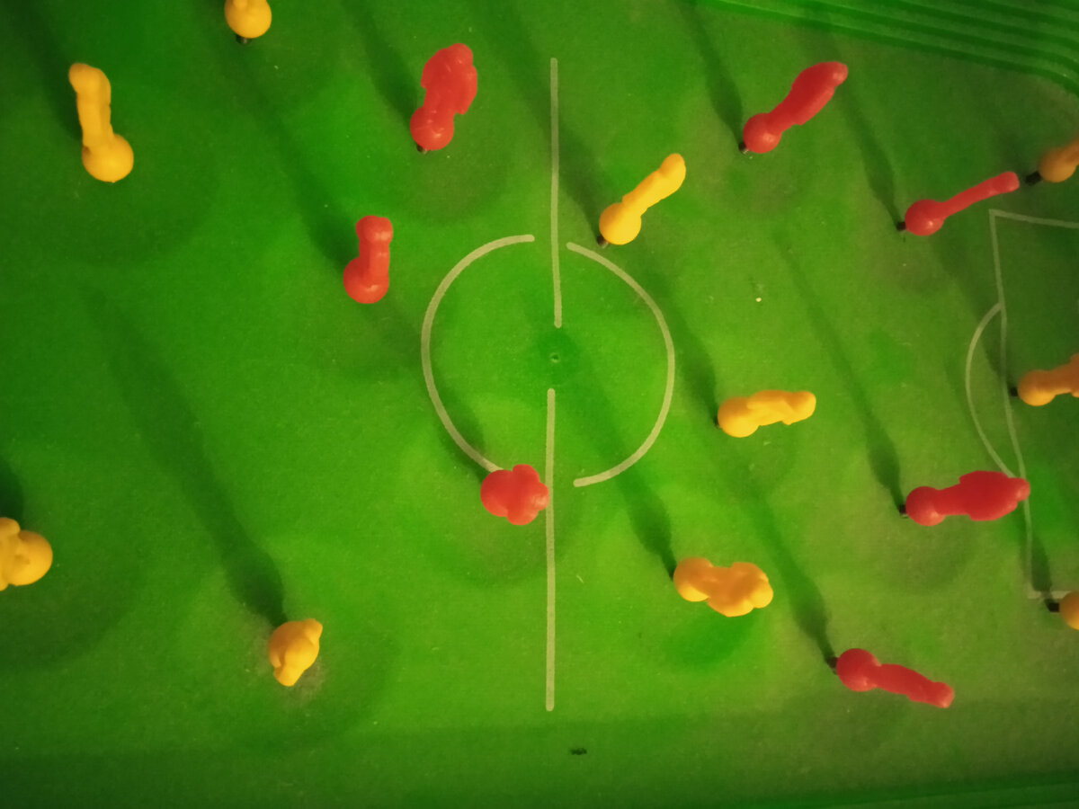 На чьей стороне мяч? 