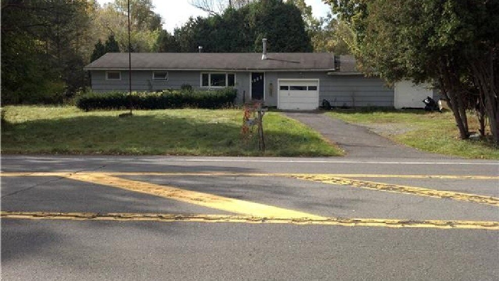 Дом родителей Джона оставленный ему, в нем он проживал со своей семьей. Источник фото: https://cnycentral.com/