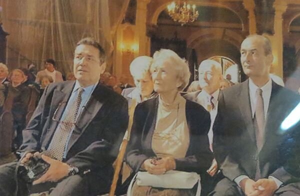 Мария Сапега с двумя сыновьями в Ружанах. 2003г