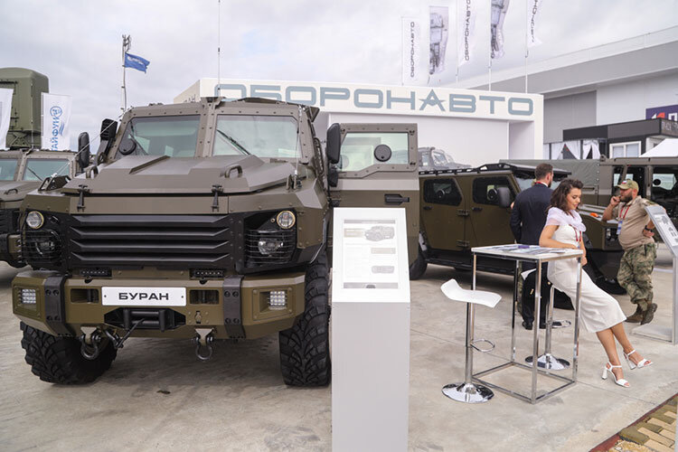    Компания «ОборонАвто» представила полноприводный бронеавтомобиль «Буран 10», созданный по модульному принципу. На базе общего двухосного шасси ставятся любые модули по желанию заказчика Фото: «БИЗНЕС Online»
