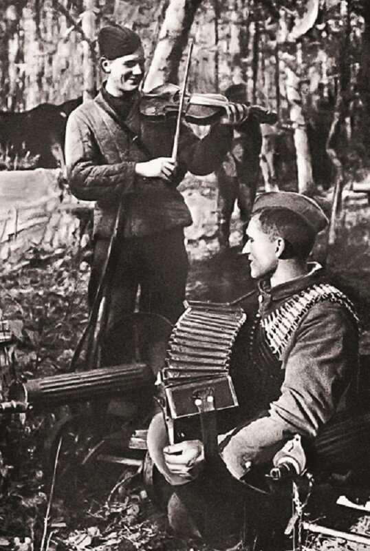 Партизаны в перерыве между боями. 1943 год