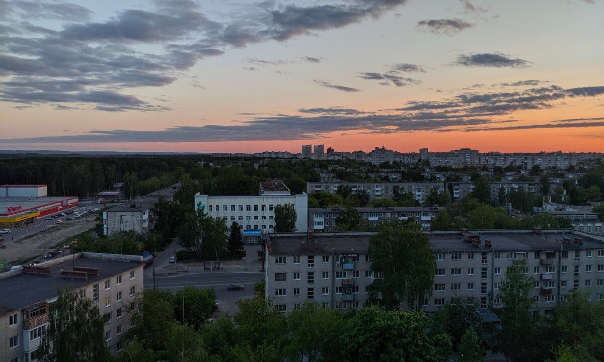 Вид с балкона многоэтажки.
