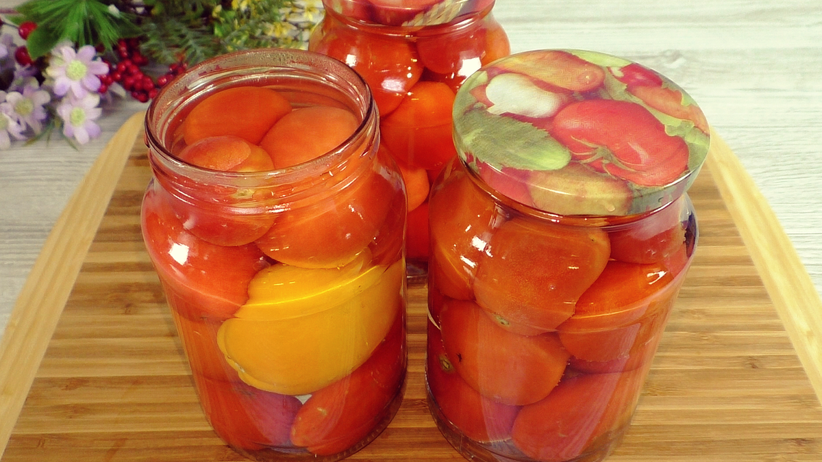 1 заготовка - отличная альтернатива покупным томатам в собственном соку.
Рецепт:
Помидоры в банку
Для 1.5 литра томатного пюре (+/-) 1.5 кг помидоров
Соль 1 ст. л.-2