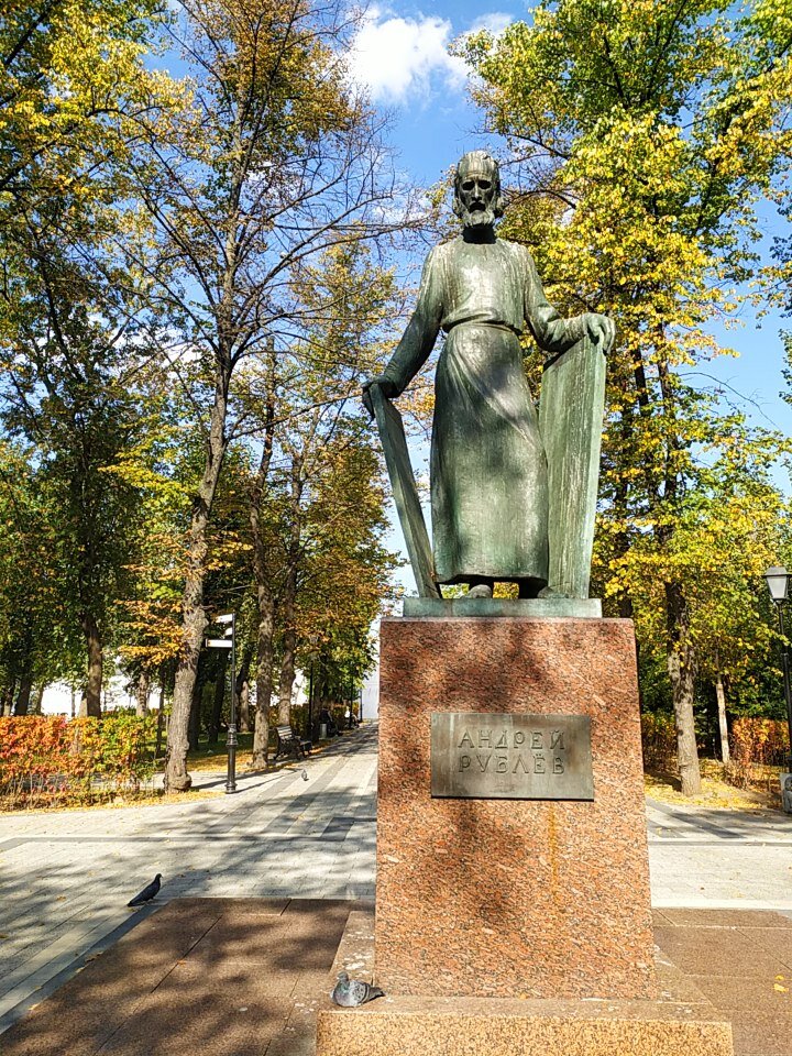 Памятник Андрею Рублеву в Москве /фото автора