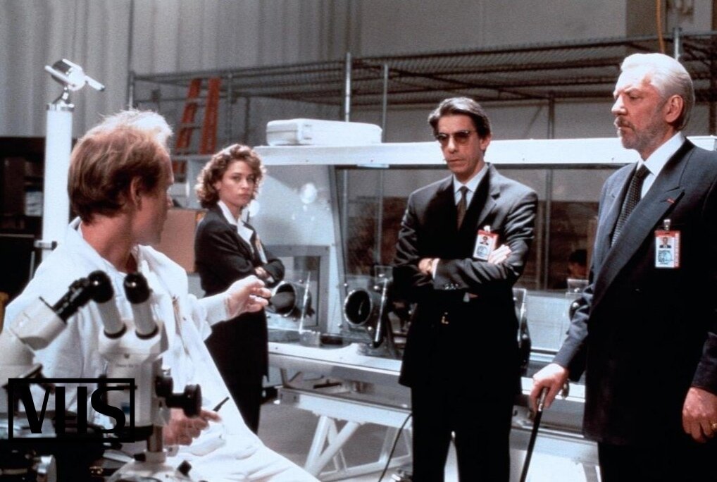 Кадр из фильма "Кукловоды" (1994)