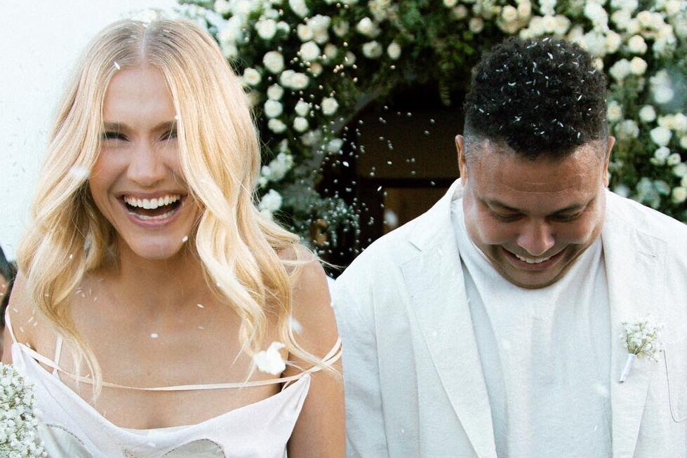     Свадьба на Ибице: легендарный футболист Роналдо женился на бразильской модели