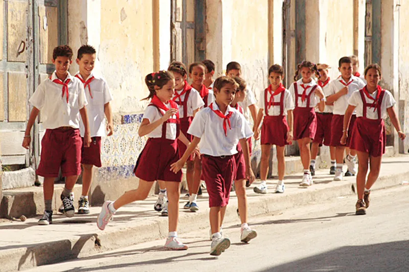 Кубинская вконтакте. Школьники Кубы. Школьная форма Куба. Кубинские школьники. Кубинская Школьная форма.