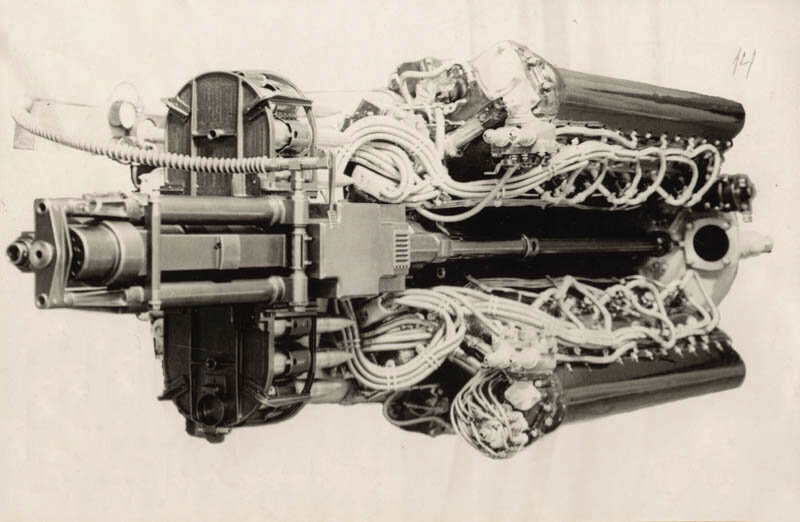 37-мм пушка МПШ-37 в развале двигателя М-105П. Источник- http://авиару.рф/