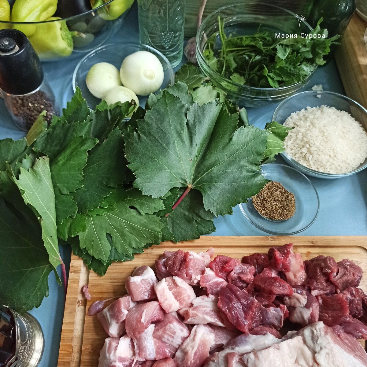 Свежие виноградные листья можно купить на рынке.