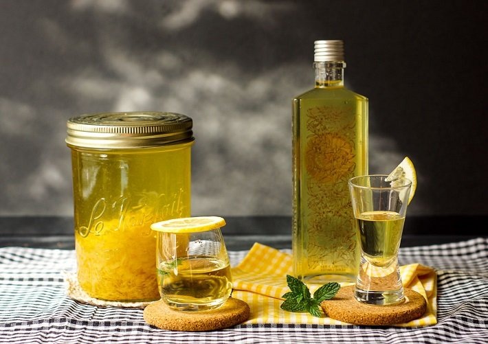 ТОП-5 приятных настоек на самогоне