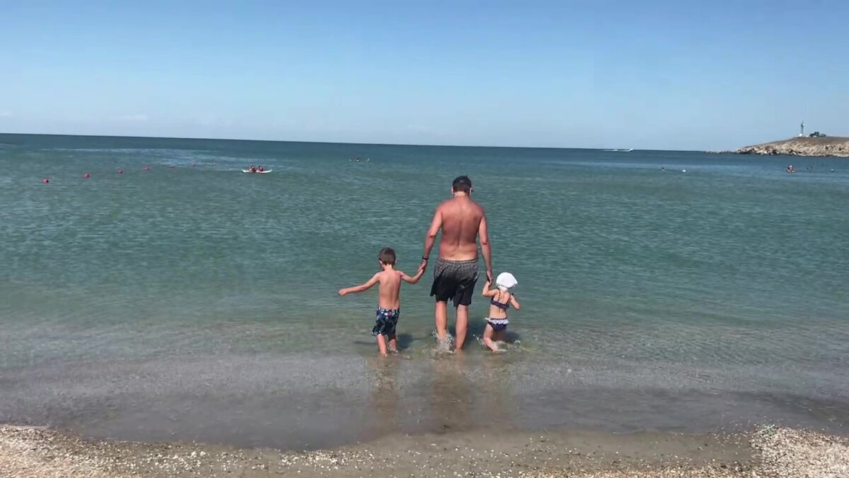 Крым. Щёлкино 2020. Азовское море. Семейство брата с детьми. 