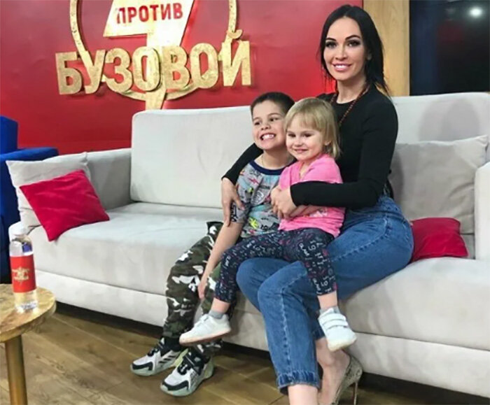 Евгения Шамаева с  детьми