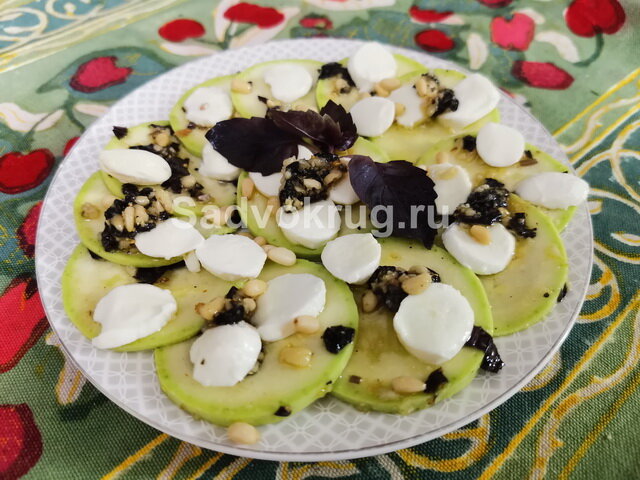Фото карпаччо из кабачка. Быстро и вкусно.