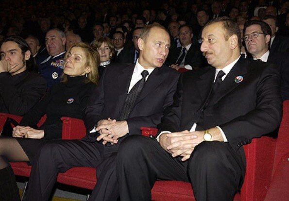 И. Алиев и В. Путин вовремя прощания Г. Алиевым.