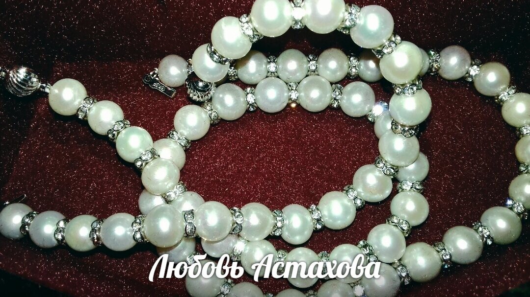 Главная драгоценность в моей жизни, это я сама и моя любовь к себе. Ничего не может с этим сравниться. Только любовь к себе открывает весь остальной мир и делает его прекрасным. Без любви к себе, весь мир остаётся плоским и безликим. 