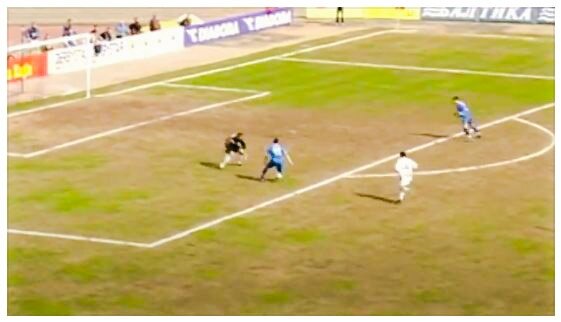 Пока в середине первого тайма Чонтофальски благородно не "выкатил" мяч прямо на ногу соперника...