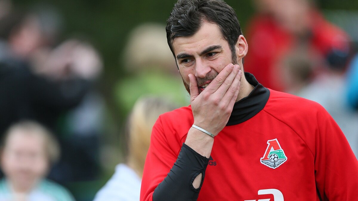 Защитник Соломон Кверквелия продолжит карьеру в Волгограде. Фото - "Чемпионат".