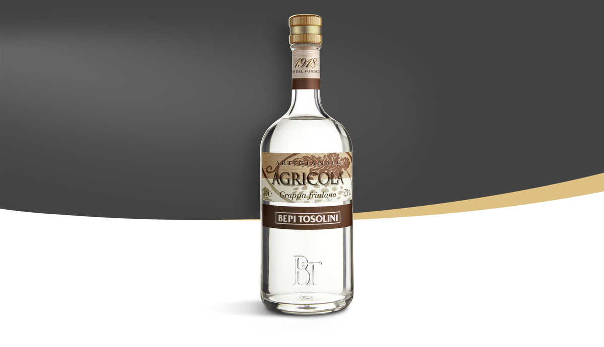 Алкоголь вживають у чистому вигляді, використовують у коктейлях та застосовують у кулінарії. За світовими стандартами міцним називають напої 20% і вище. У РФ цей кордон дорівнює 28%.-3