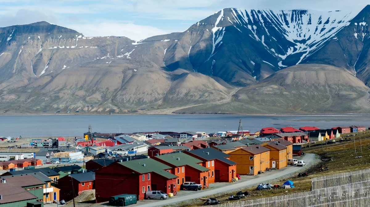 File:Longyearbyen unterwegs in Longyearbyen 37.jpg - Wikipedia