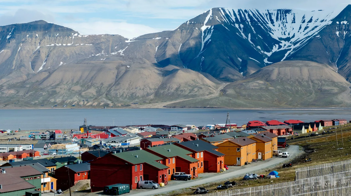 Лонгйир Longyearbyen Норвегия. Шпицберген Лонгйир. Лонгйир, Шпицберген, Норвегия. Лонгйире остров Шпицберген.