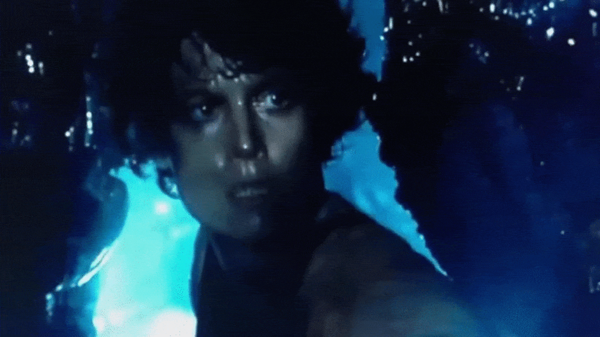 Самое интересное, что эти кадры убрали из официальной версии фильма, когда студия приступила к съемкам "Чужой 3". То-есть, до этого Берк действительно считался мертвым.