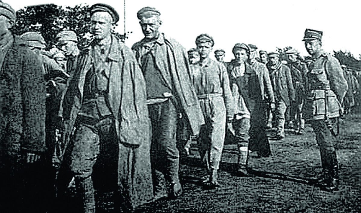 Пленные красноармейцы в Польше. 1921 год. Фото из Яндекс-коллекции.