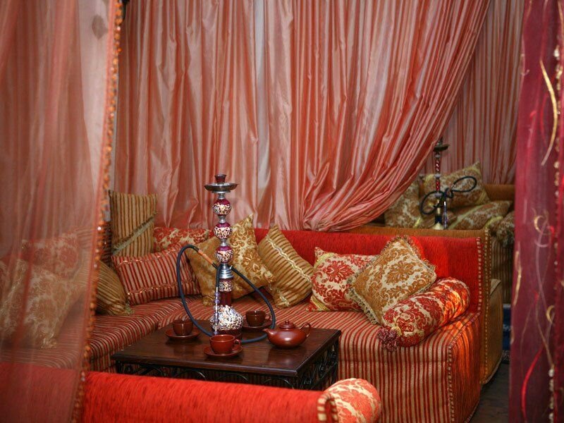 Источник: http://aegoplus.ru/mebel-v-vostochnom-stile.html