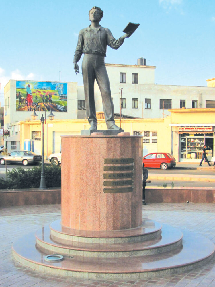 Памятник Пушкину в Эритреи 