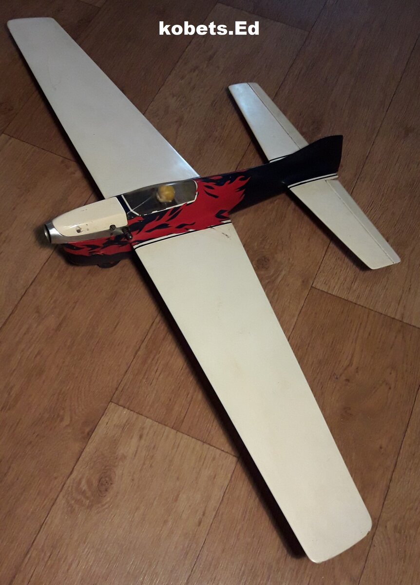 модель  конца 60х-начала 70х годов. В кабине должен был быть манекен пилота. 