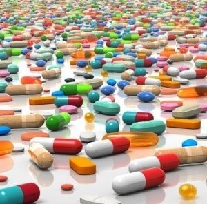 Причем, если у ребенка есть аллергия на какие-то лекарственные препараты, то он должен знать, что не имеет права выпить никакие таблетки или сиропы, если ему не разрешит это сделать мама!