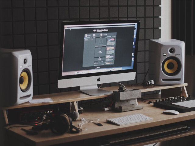 Пример оформления домашней студии звукозаписи
