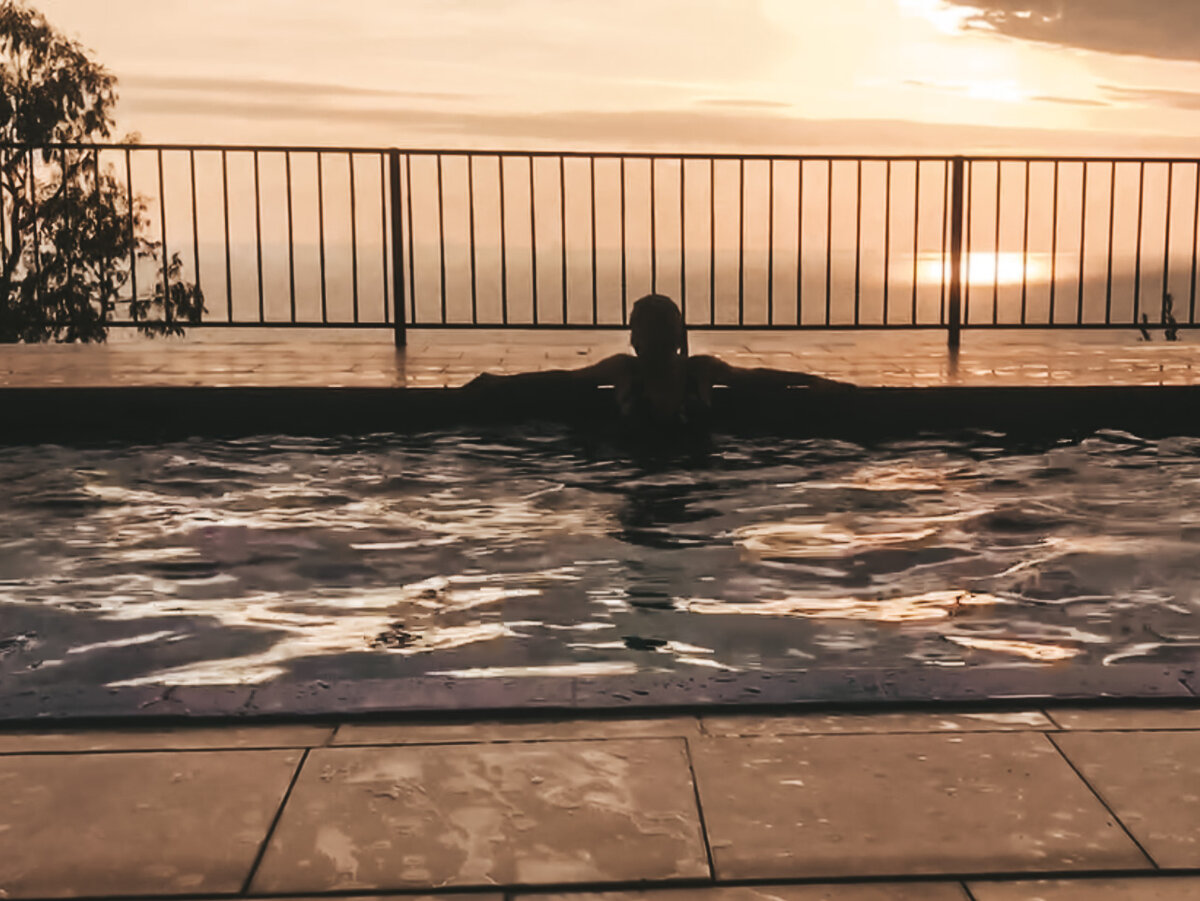 Вид с территории бассейна 