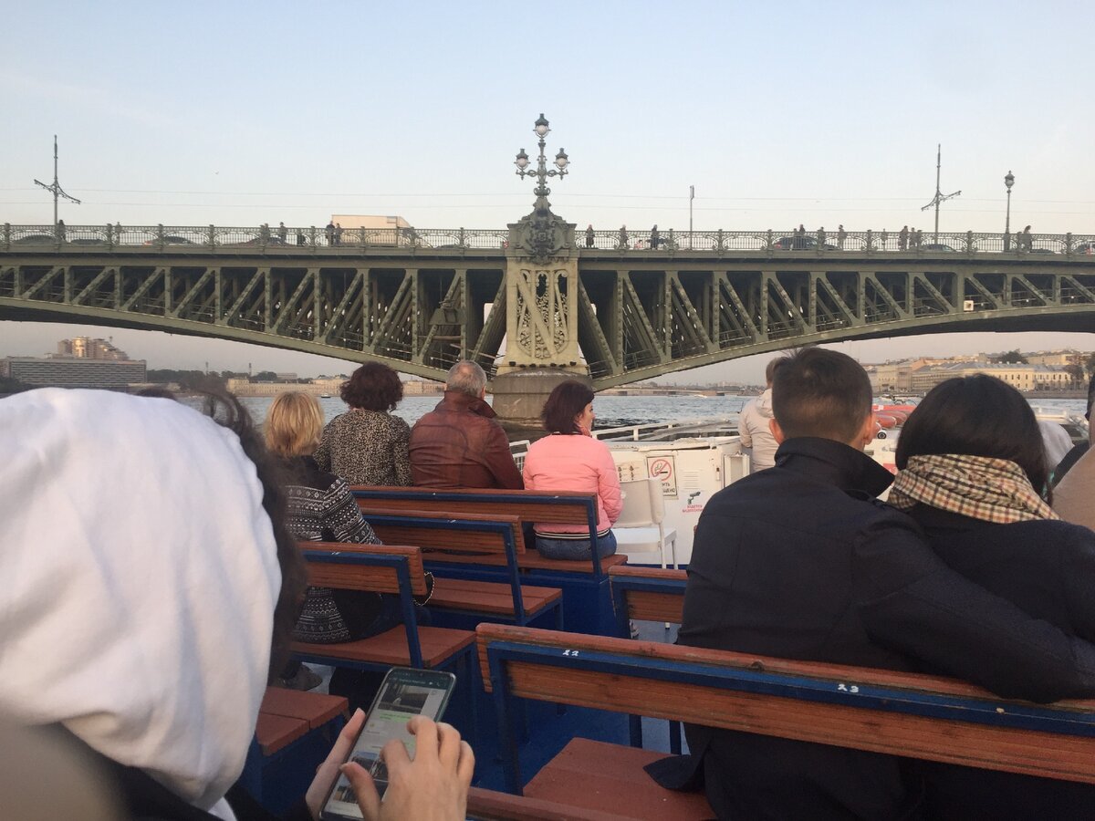 Сколько стоит прокатиться в Питере на корабликах. И почему лучше не ...