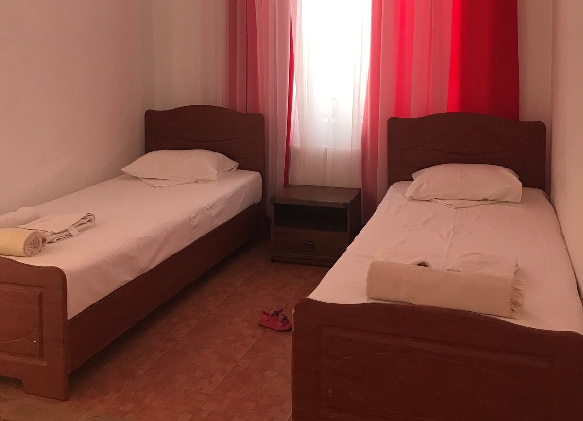 Это проходная первая комната