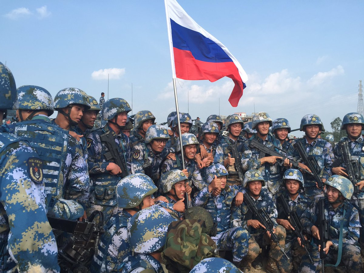 Китайские морские пехотинцы на совместных с Россией учениях