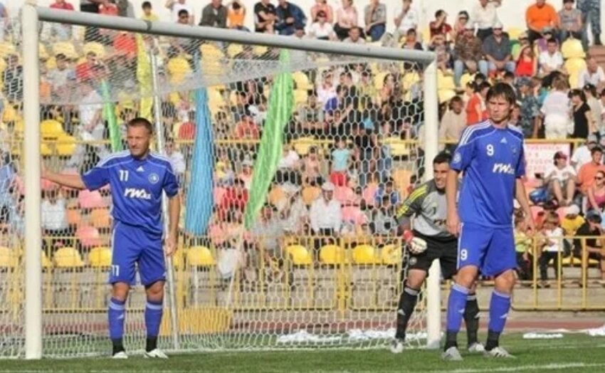 Андрей Тихонов и Егор Титов играют за астанинский "Локомотив" в Казахстане.