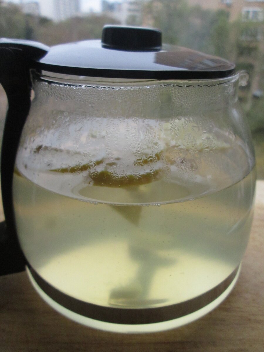 Цвет становиться слегка желтоватым.