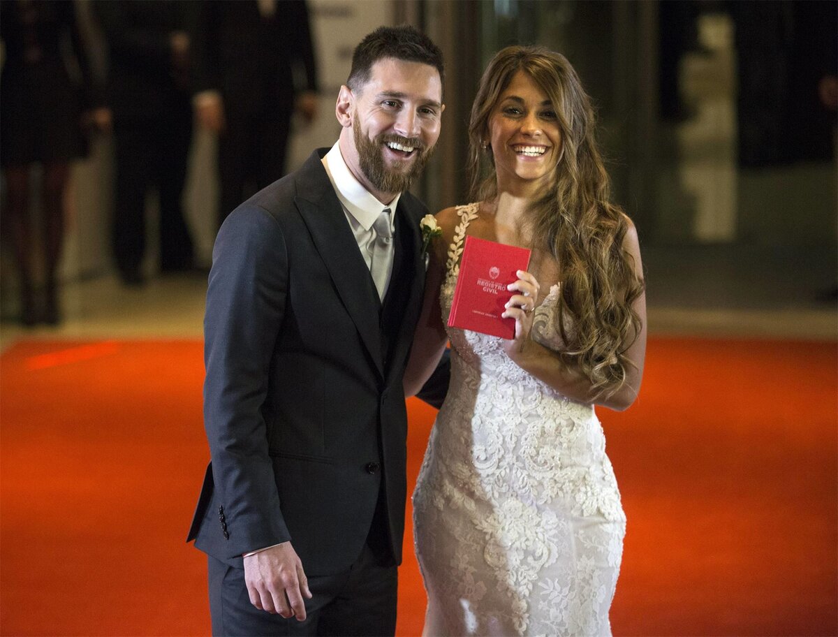 Неподдельная радость Месси и Антонеллы - источник https://www.ok-magazine.ru/stars/news_0/72535-lionel-messi-i-antonella-rokucco-rasskazali-kak-nazovut-tretego-rebenka