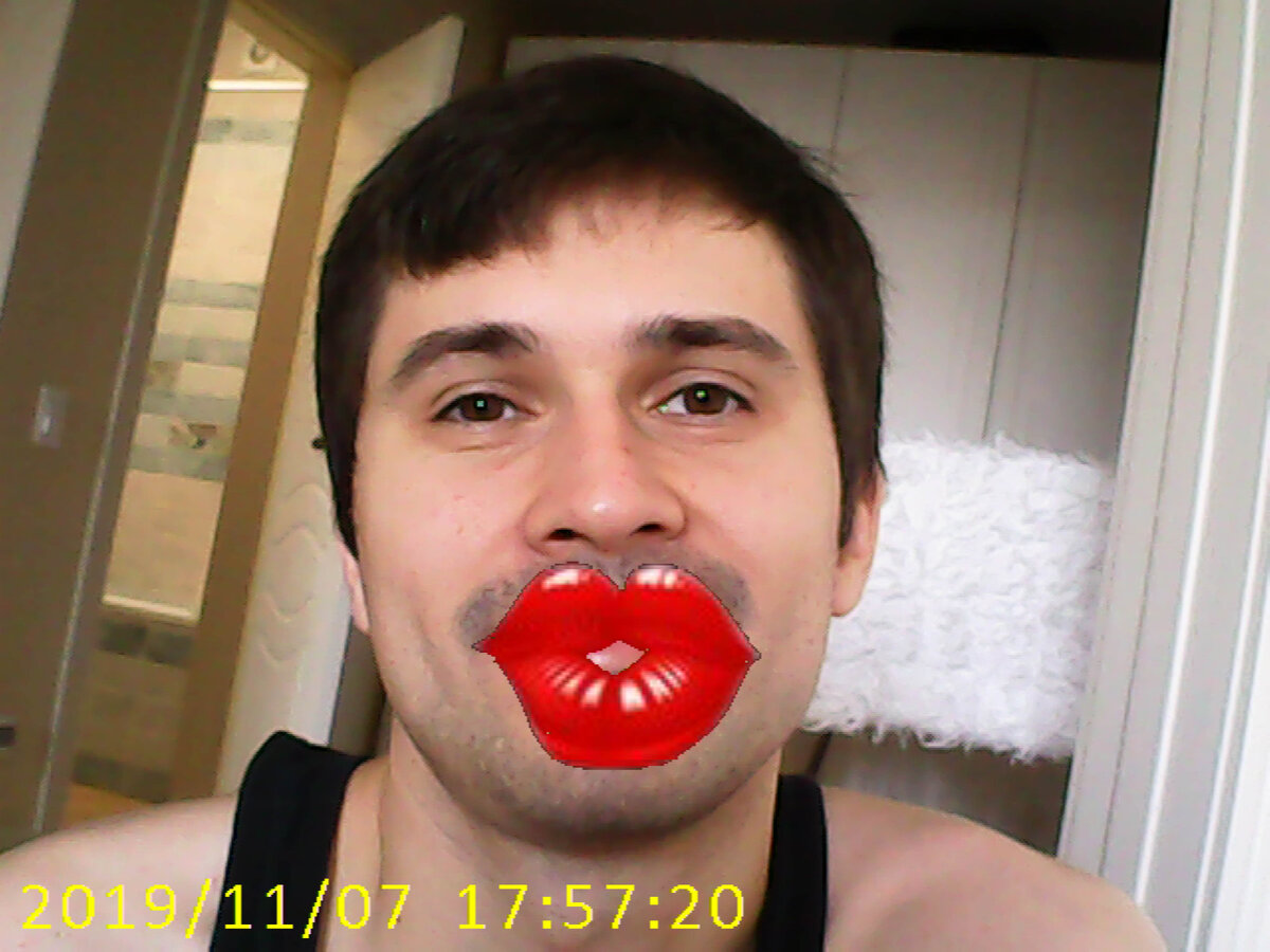 Жена с дочкой прикалывались...
