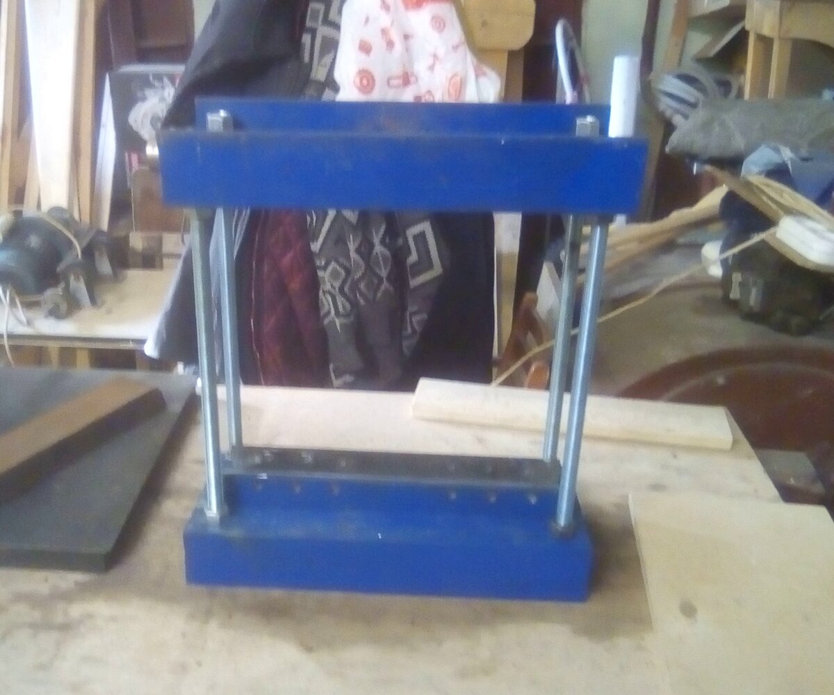 По сусекам поскребли и на Свет Божий извлекли...