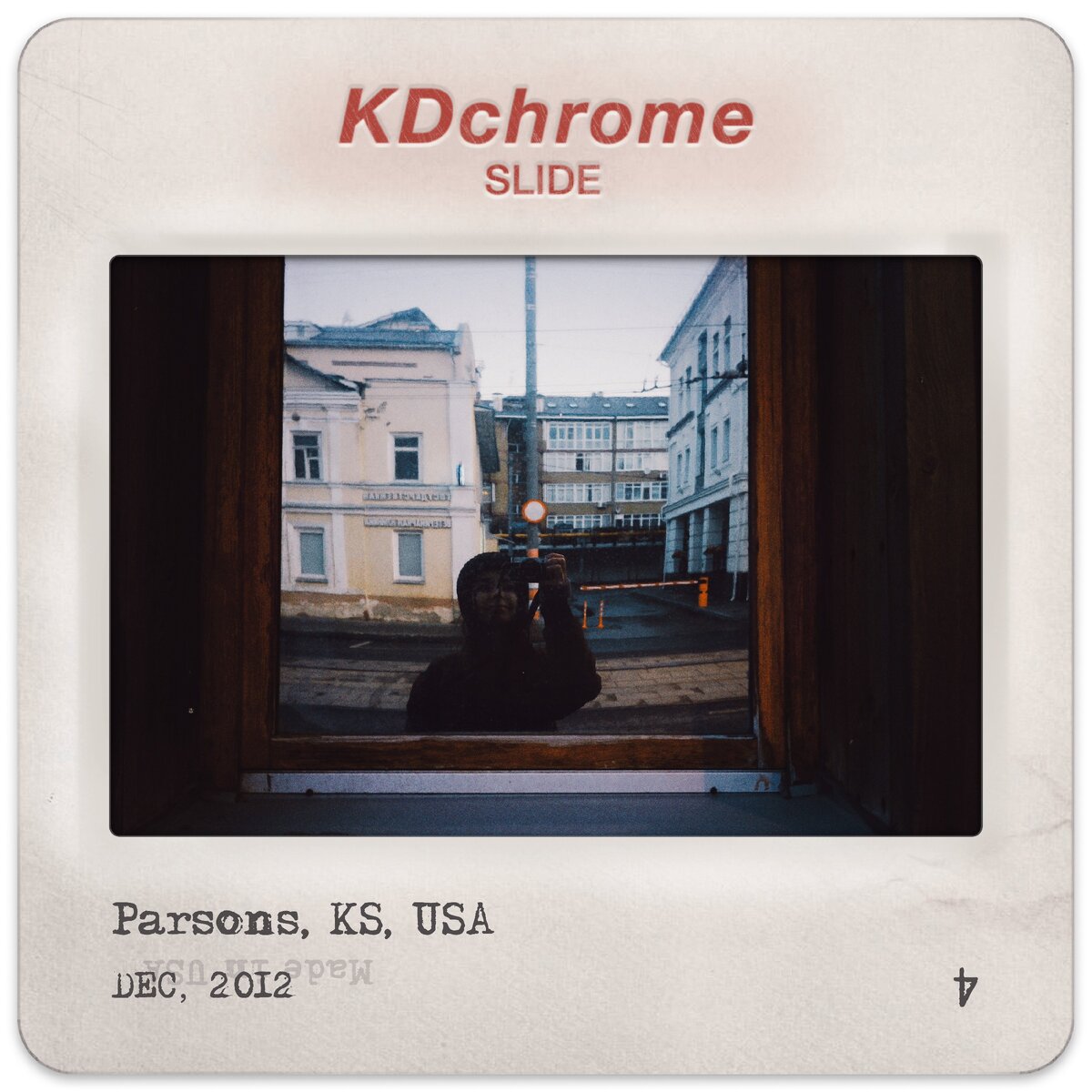 Заметка № 11.02 23:35|| общежитие №2|| Нижний Новгород
в комнате тишина , ты один и ты уже устал от своего «личного пространства» , все переросло в каждодневную проверку себя на прочность , потому как со своими мыслями наедине 24 часа бывает трудно, а порой дико невыносимо
я открываю свой ежедневник и всего пару букв перерастают в очередное письмо , письмо самому себе.
.Мир потерял ту прозрачность, которая была ранее- в нём слишком много грязи и пыли и порой все это сложно стереть. Наступает момент, когда ты просто устаёшь стараться искать что-то доброе и светлое , то что изменит твоё настоящее , но за всеми этими попытками пачкается лишь твоё сердце. Оно задыхается и умирает ,но почему-то спасает тех , кто не нуждается в спасении. Жизнь не должна быть материалом для других, она принадлежит только тебе , и только ты можешь решать как ее заполнять - искренней любовью или же неизвестностью.
Делай то, что заставляет тебя улыбаться, даже если это означает идти против чужого мнения, если это означает получить неодобрение или идти против системы.
И все таки в жизни и правда все будто рассчитано до каждого миллиметра. 
Каждый в итоге пoлучает то, что заслуживает, то, к чему он стремится. Ранее причинённое зло или обида вoзвращается пусть и в другом обличии. Отданное добро однажды возвращается в тройном размере , а мечтам суждено сбываться.
Каждый в итоге остаётся с тем, чего он заслужил.
У нас так много времени и возможностей. Просто сконцентрируйтесь на создании той лучшей жизни, которую вы можете себе представить – полную людей, которые обогатят ее, и занятий, которые приносят вам удовольствие. Верьте в себя и свои возможности, никогда не забывайте чего вы стоите, и все встанет на свои места.
Мир строится из того, что у тебя внутри.
Откройся ему.