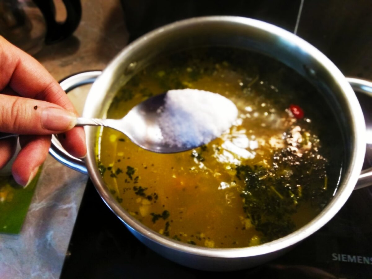 Вкусный и легкий суп с булгуром, постный, но при этом вполне питательный. Все блюда солю в самом конце готовки, перед выключением.