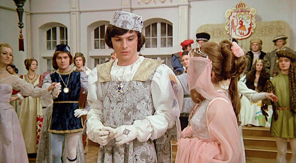 Кадр из фильма "Три орешка для Золушки" 