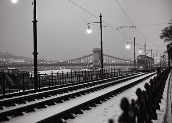 Petteri Sulonen, «The first Tram», Budapest, 2002.  Источник: Яндекс Картинки