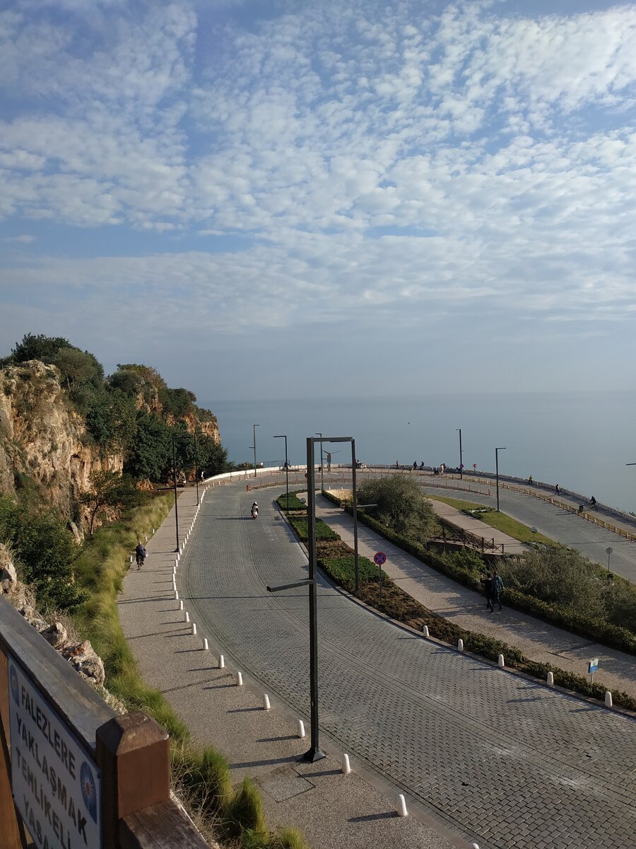 Дорога к пляжу Коньялты