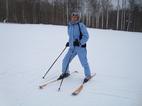 Песня "Твои глаза восхищают". 
Твои глаза восхищают,
Страсти нас терзают.
Смотрю всё на тебя,
Твои жесты покоряют.
Смотрю всё на тебя,
Твои жесты покоряют.

Где-то рядом ты стоишь,
Всё время молчишь.
Наши страсти пылают,
На меня не глядишь.
Наши страсти пылают,
На меня не глядишь.

В моей душе любовь,
Образ твой снится.
С тобой увидимся вновь,
Чувство нежное искрится.

Небо смотрит с любовью на нас,
Ангел от грусти нас спас,
Взгляд твой прекрасен,
Встреча будет сейчас.

21.11.2015 год.