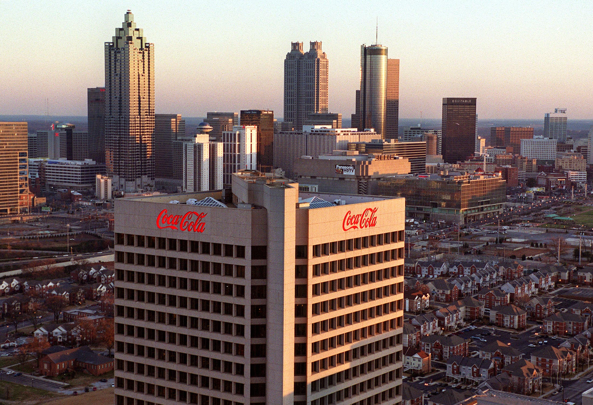 The Coca-Cola Company. Американская пищевая компания, крупнейший мировой производитель и поставщик концентратов, сиропов и безалкогольных напитков.