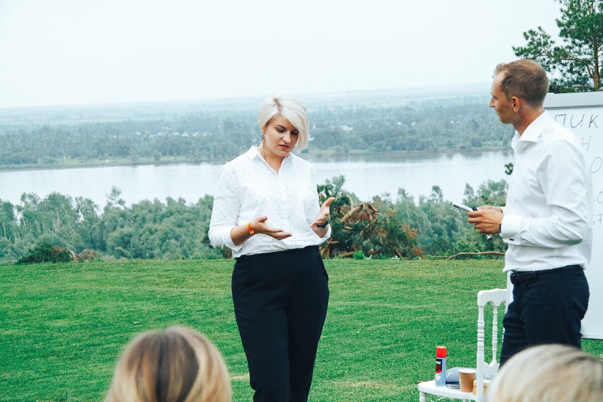 Лето 2019 года. Здесь я рассказываю Роману Полосьмаку, что не умею продавать, знакомлюсь с важными людьми и меняю свою жизнь на 180 градусов.