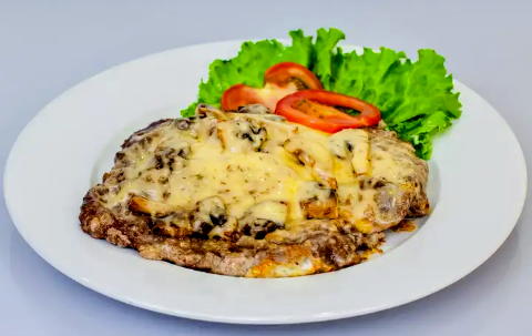 Свиной шницель с грибами