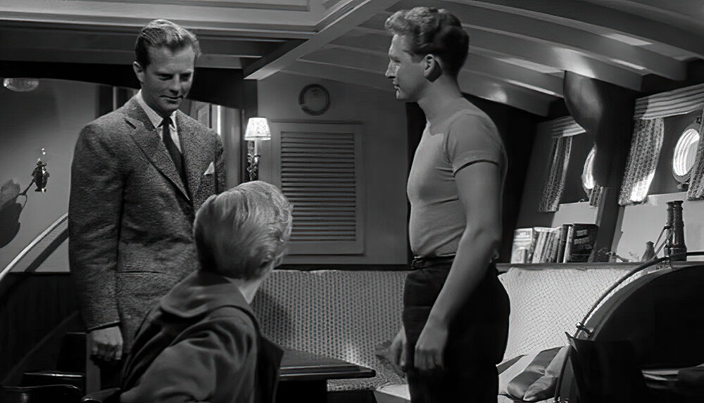 У англичан в «Опасном путешествии» хоть и присутствовал корабль-призрак, но обошлось без призраков.